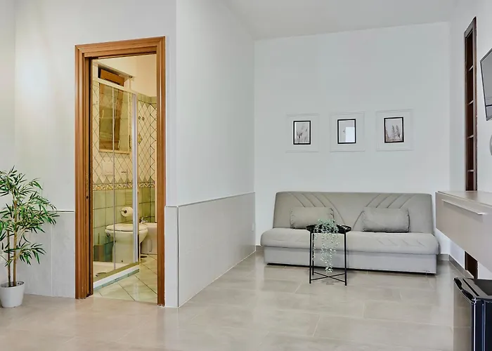 Gioielli House Bed & Breakfast 4*